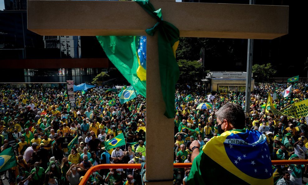 Prosvjed potpore za vele ovlasti predsjedniku Bolsonaru u Brazilu