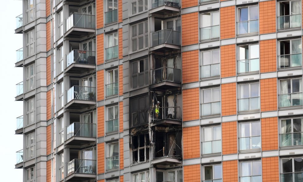Više je stanova oštećeno u požaru u londonskoj zgradi