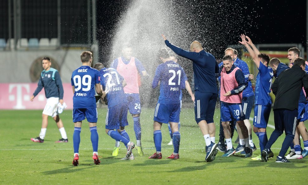 Slavlje Dinamovih igrača nakon osvajanja titule