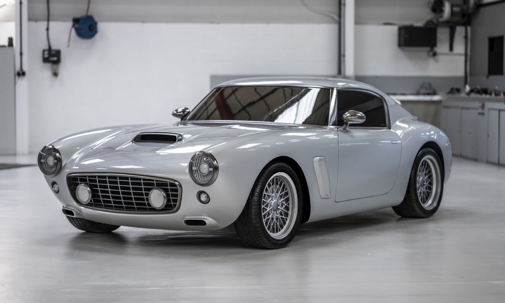 RML Short Wheelbase je moderna reinterpretacija legendarnog sportskog automobila Ferrari 250 GT Berlinetta SWB iz 1959.