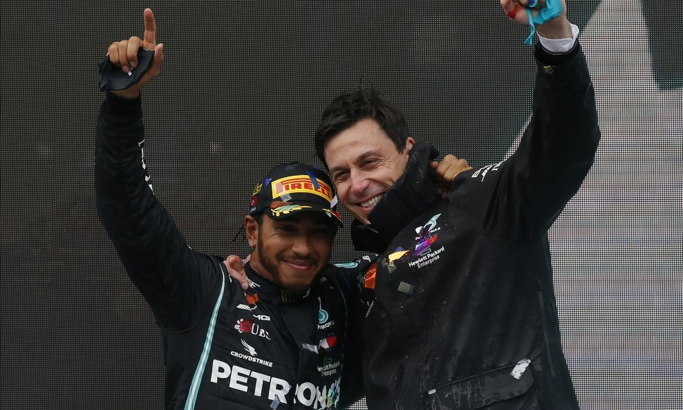 Lewis Hamilton i Toto Wolff