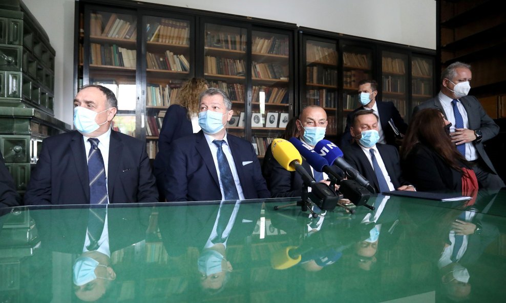 Tomo Medved, Darko Nekić i Špiro Janović, Ivona Paltrinieri,  Marijan Klarica  Slavko Orešković i Milovan Kubat
