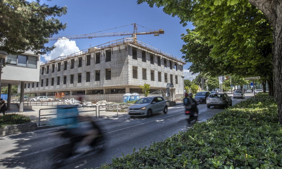 Gradilište zgrade Općinskog suda na Trgu hrvatske bratske zajednice u Splitu