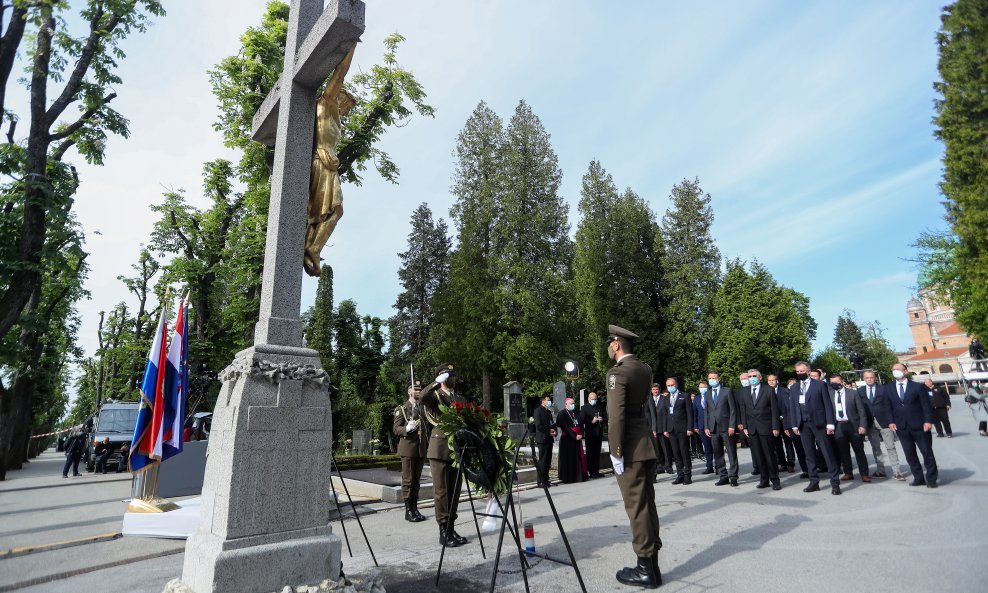 Polaganje vijenaca na Mirogoju