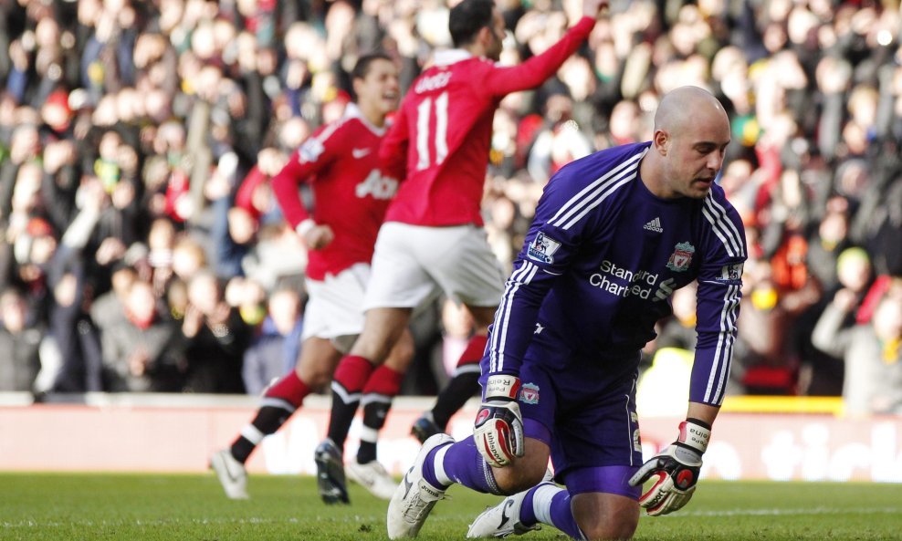 Ryan Giggs Jose Pepe Reina