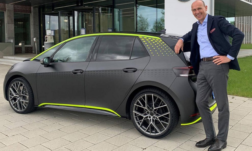 Izvršni direktor Volkswagen osobnih automobila Ralf Brandstätter pokazao ID.X koncept