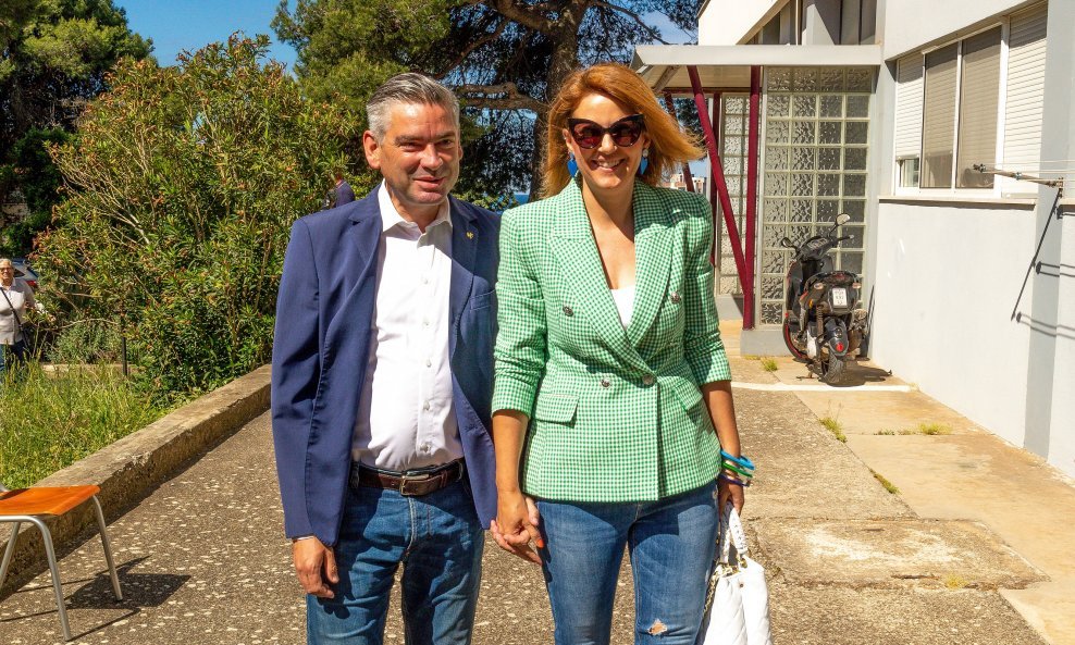 Boris Miletić sa suprugom na biračkom mjestu