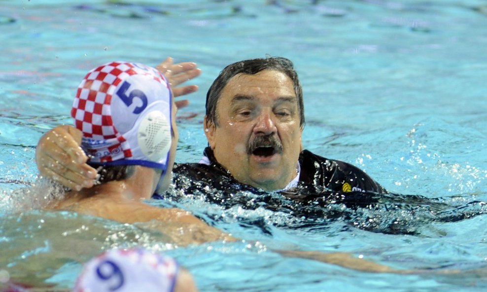 Maro Jokovic i Ratko Rudić slave u bazenu