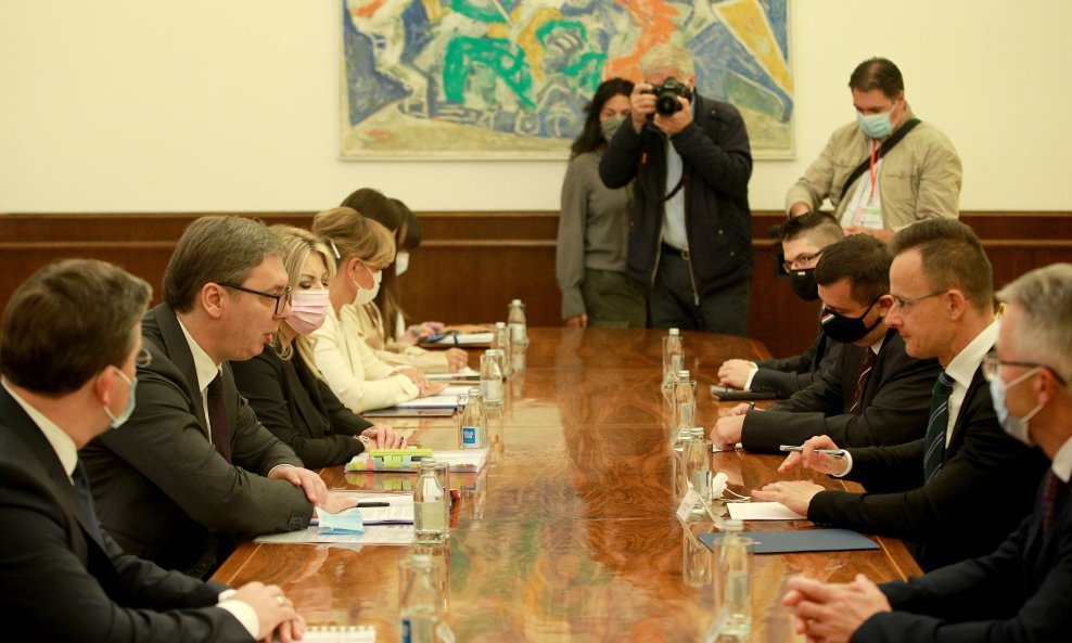 Aleksandar Vučić i Peter Szijjarto na sastanku u Beogradu