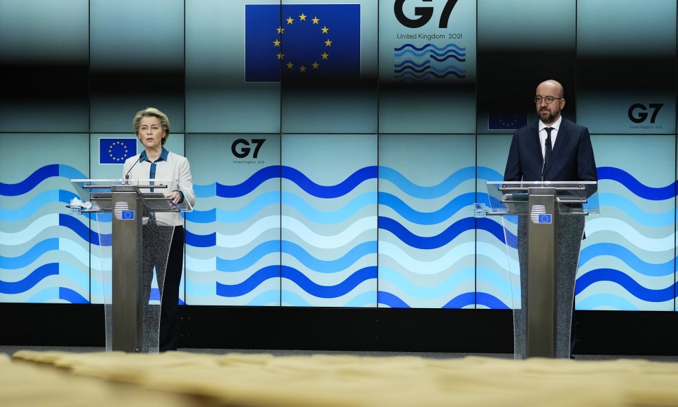 Ursula von der Leyen i Charles Michel na zajedničkoj konferenciji za novinare