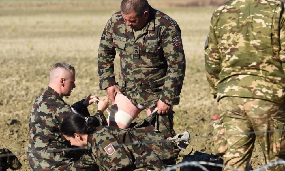 Ranjeni slovenski vojnik