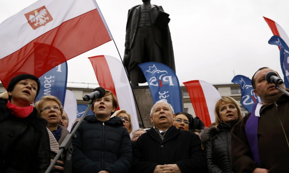 Jaroslaw Kaczynski  na provladinim prosvjedima kao reakciji na antivladine