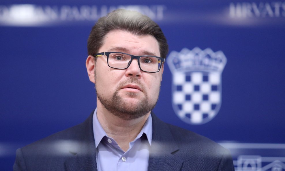 Peđa Grbin na konferenciji za novinare