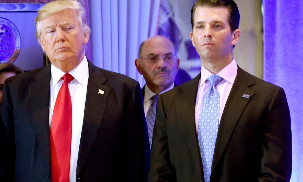 Donald Trump, Allen Weisselberg i Donald Trump Jr.