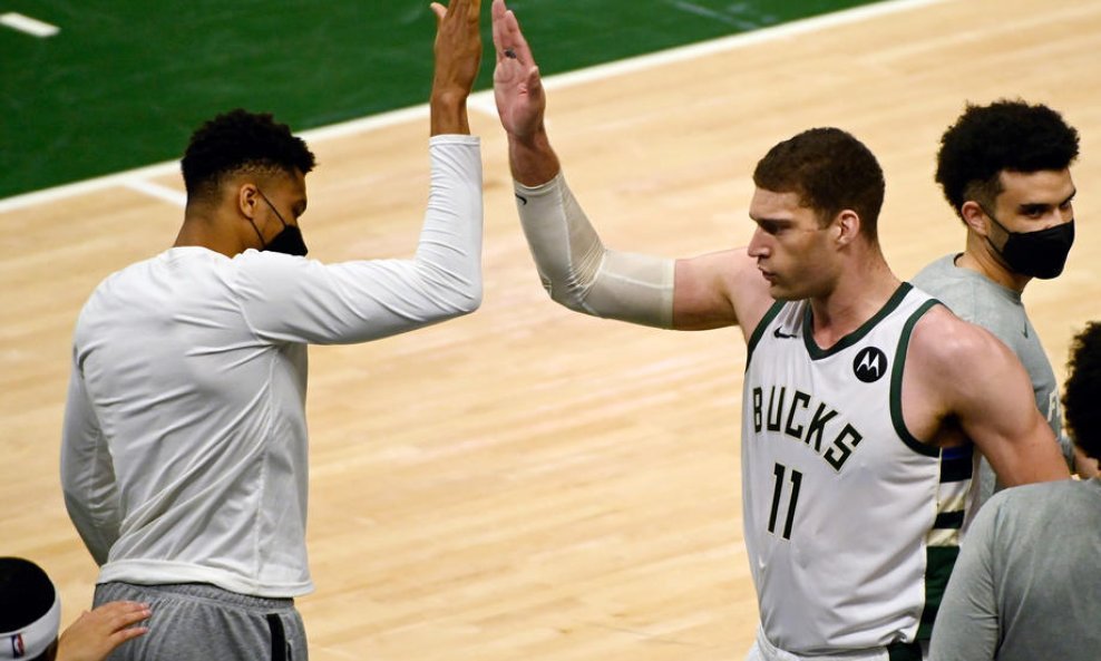 Giannis Antetokounmpo i Brook Lopez