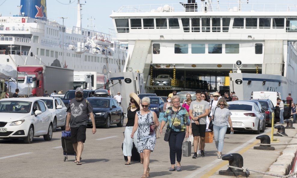 Gužva u Trajektnoj luci Split