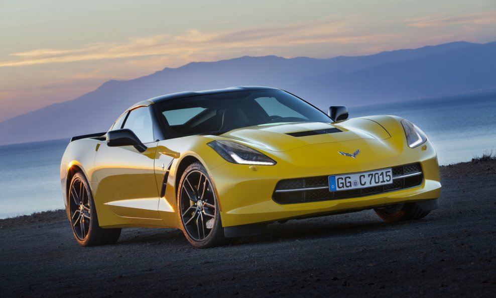 Chevrolet-Corvette-Stingray-Coupe-26