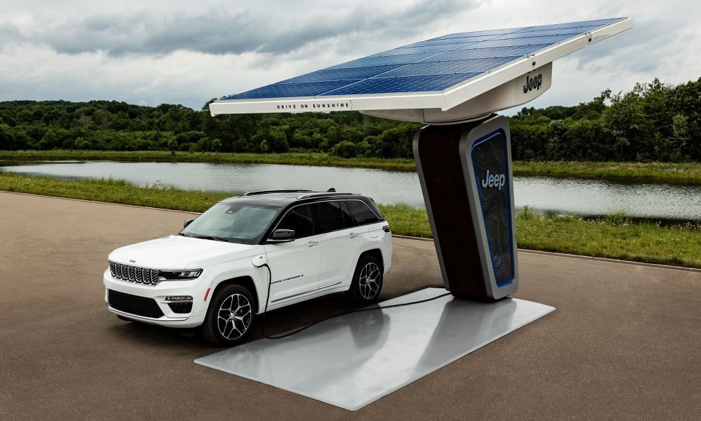 Jeep Grand Cherokee 4xe je plug-in hibridna verzija pogona