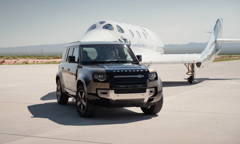 Land Rover Defender 110 vukao je svemirsku letjelicu SpaceShipTwo Unity