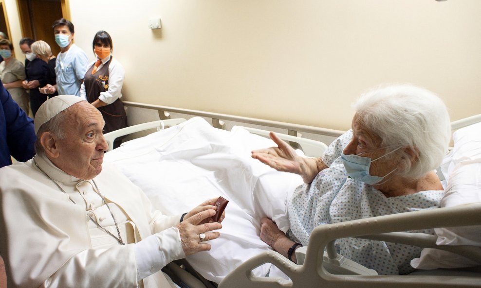 Papa Franjo u bolnici Gemelli