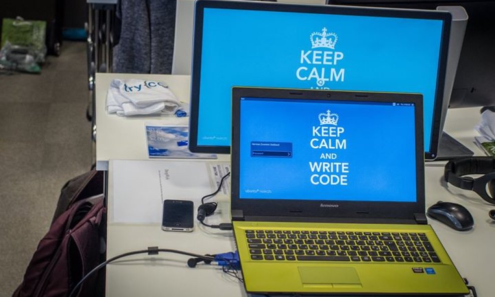 hackaton Hub385 ilustracija računalo laptop