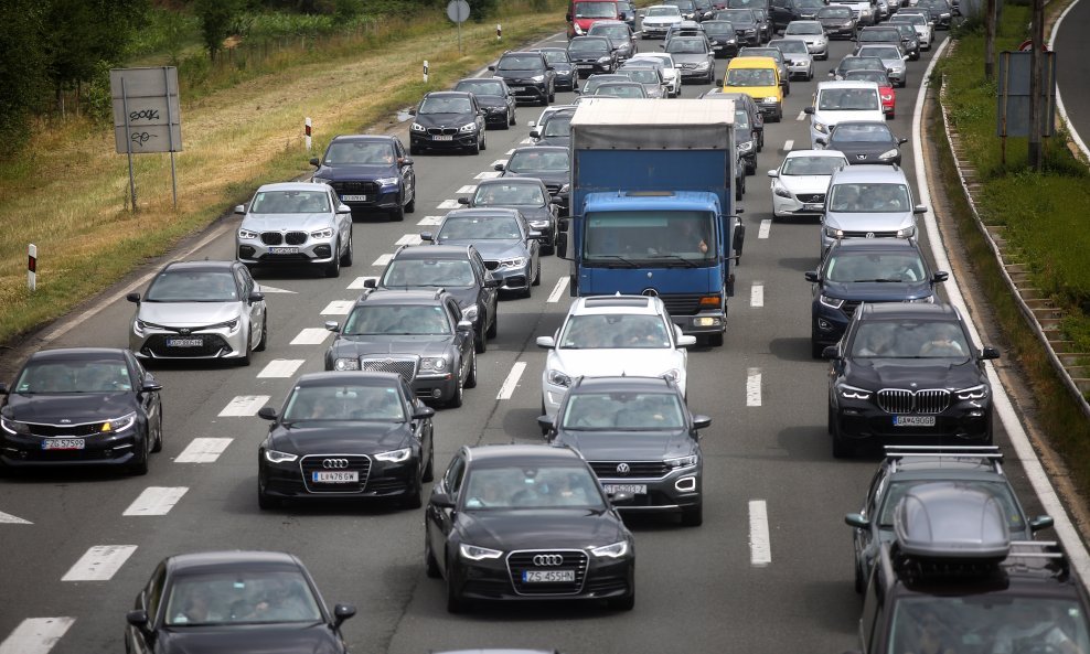 Pojačan promet prema moru na naplatnim kućicama Lučko