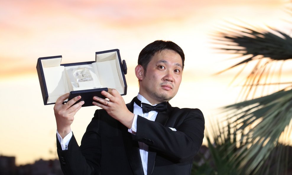 Ryusuke Hamaguchi u Cannesu je osvojio nagradu za najbolji scenarij za film Drive My Car