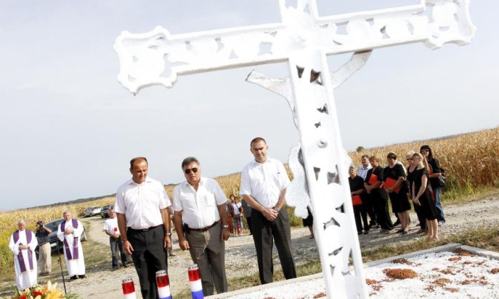Obilježavanje Spomendana na žrtve totalitarnih režima na grobištu Sep u Gornjem Hrašćanu