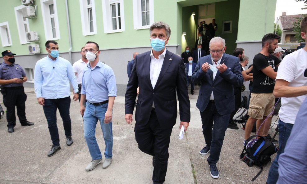 Premijer Plenković nakon posjete unesrećenih u bolnici Slavonski Brod