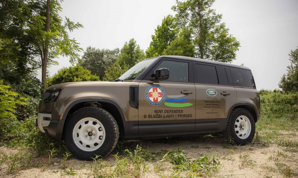 Novi Land Rover Defender na usluzi HGSS-u