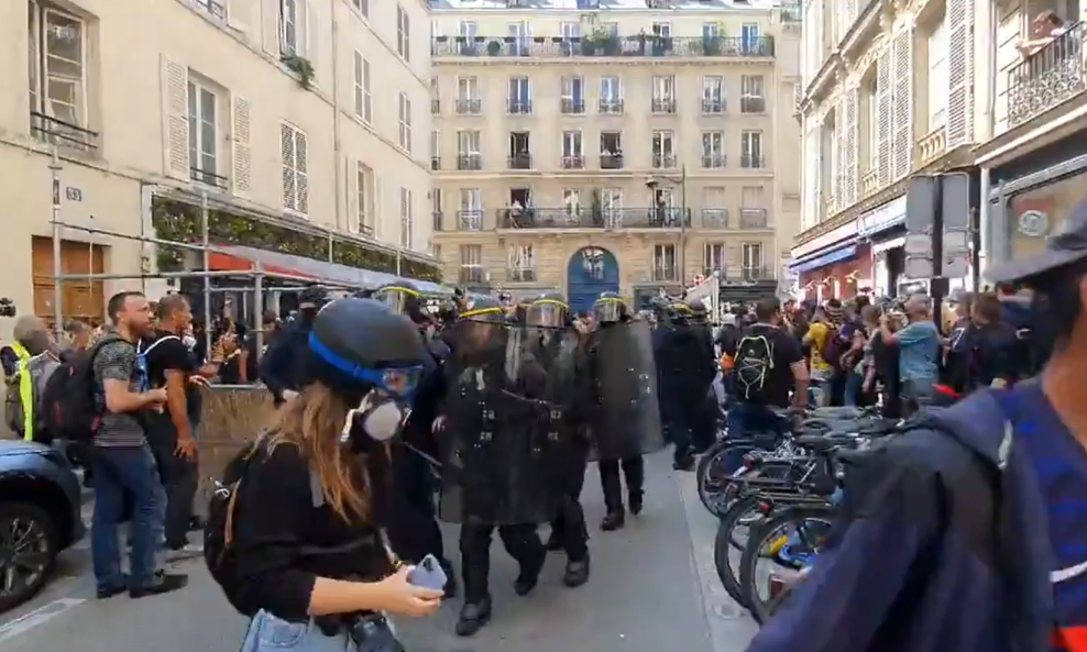 Scena s prosvjeda u Parizu