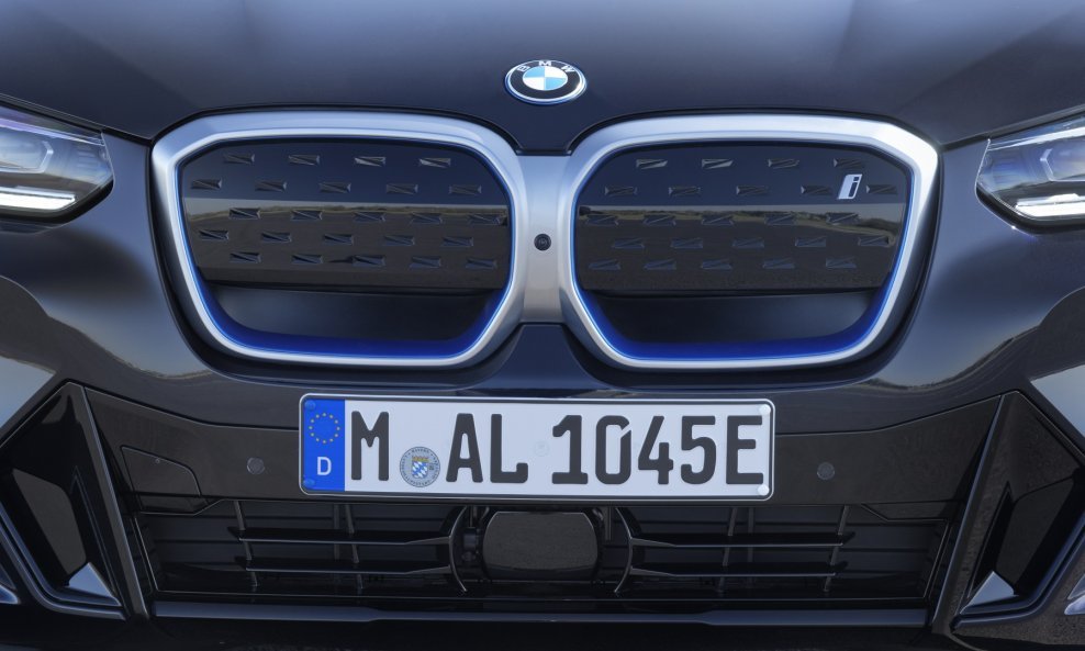 BMW iX3 - detaljno ažuriranje