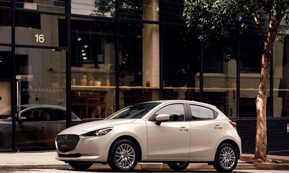 Osvježena Mazda2 za 2022. godinu