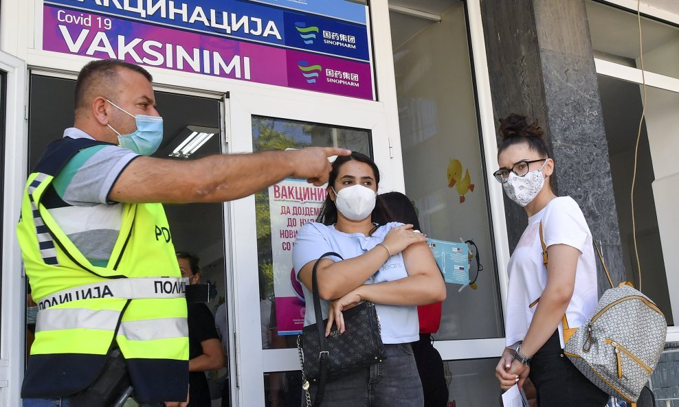 Iako građani pokušavaju doći do covid-potvrda na različite načine, bilježi se i porast pritiska na cijepne punktove