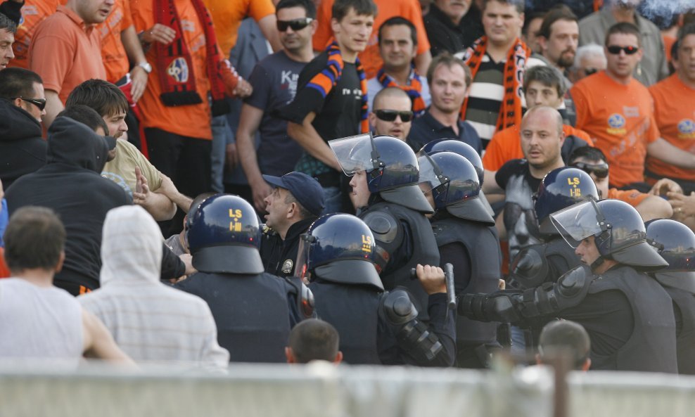 Funcuti i policija