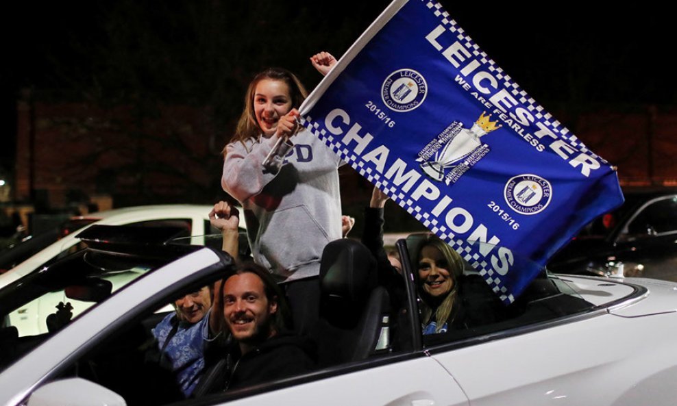 Leicester slavi čudesnu titulu prvaka Engleske - navijači u deliriju (8)