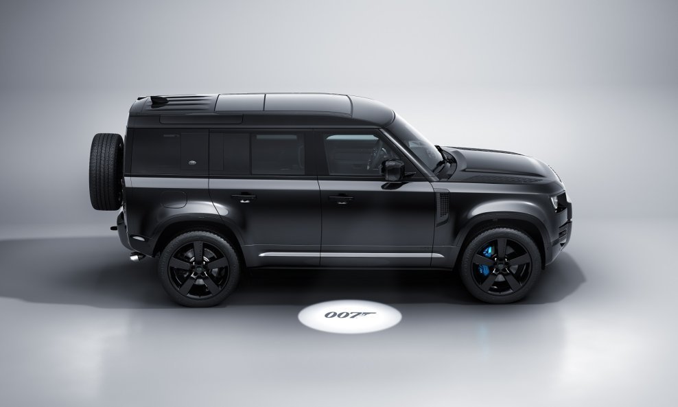 Land Rover Defender V8 Bond Edition