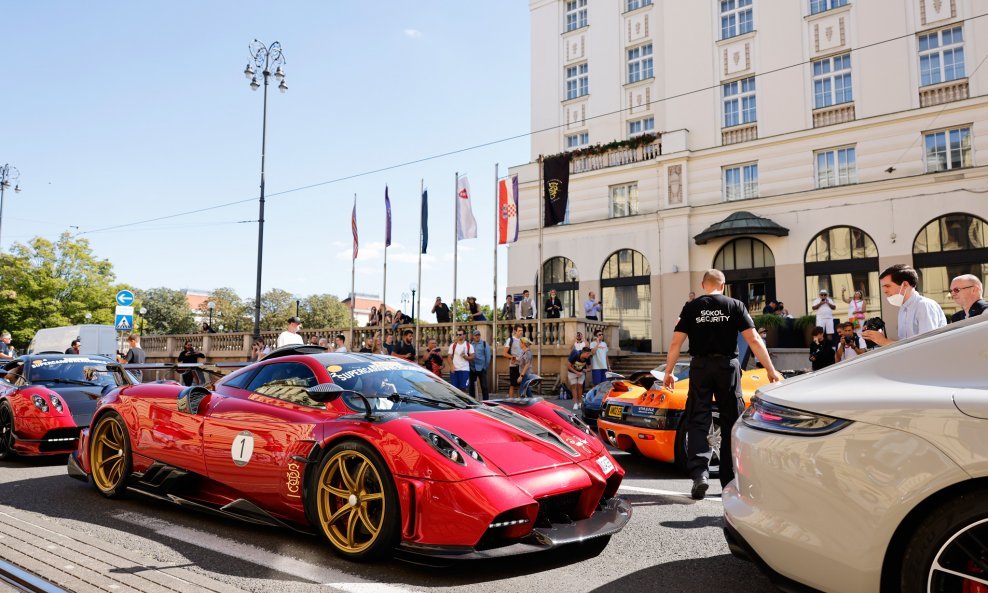 Superautomobili ispred Hotela Esplanade na SOC Weekend Croatia događanju