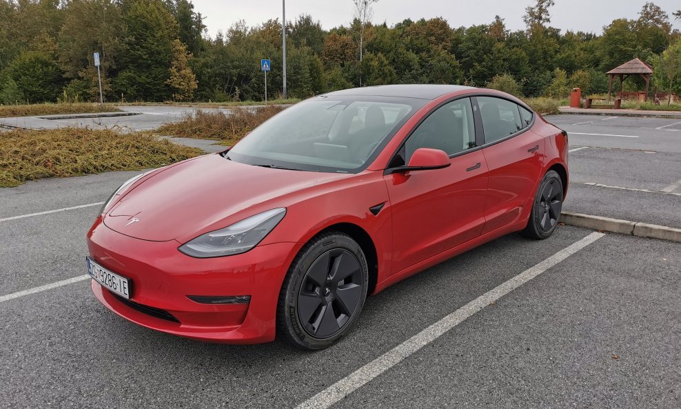 Tesla Model 3 Long Range AWD