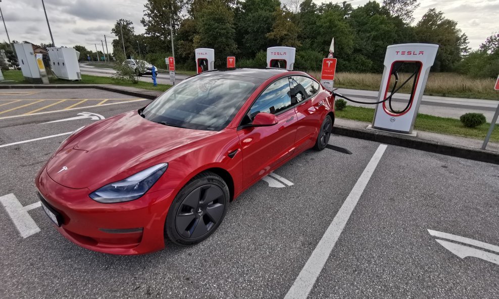 Tesla Model 3 Long Range AWD