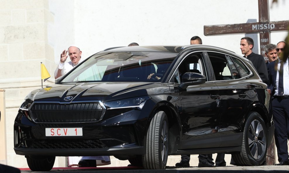 Škoda Enyaq iV namijenjena papi Franji za vrijeme njegova posjeta Slovačkoj