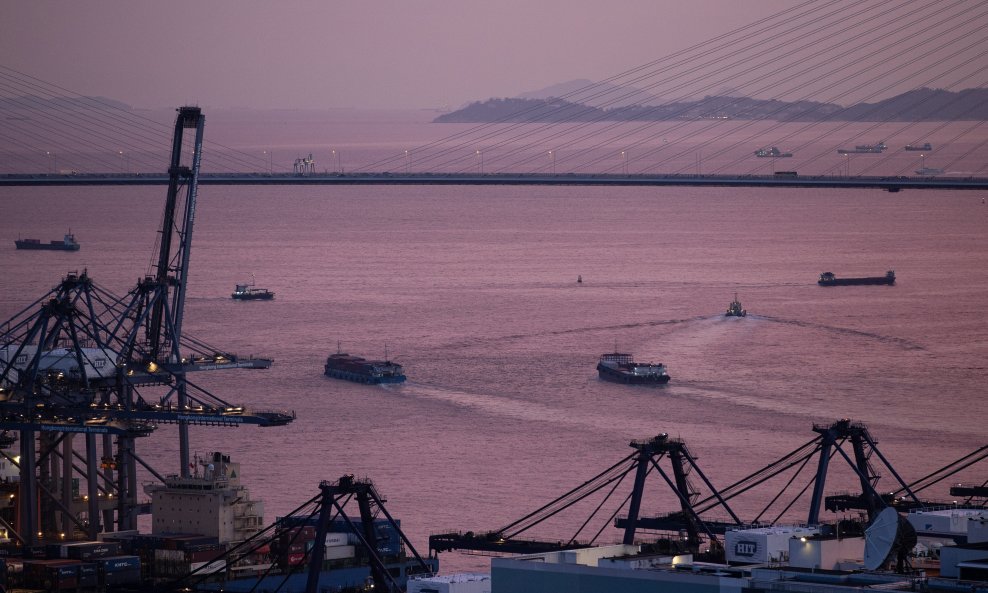 Kontejnerski terminal u Hong Kongu