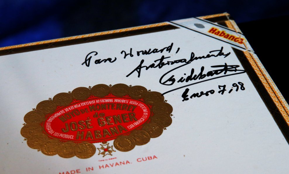 Kutija cigara koju je Castro poklonio Muhamdu Aliju