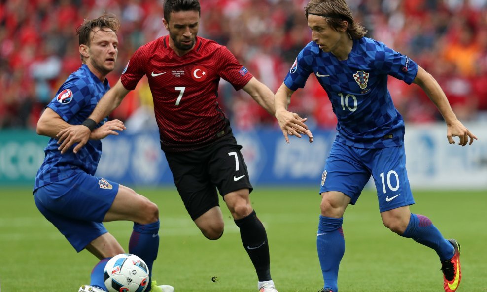 Ivan Rakitić, Gokhan Gonul, Luka Modrić