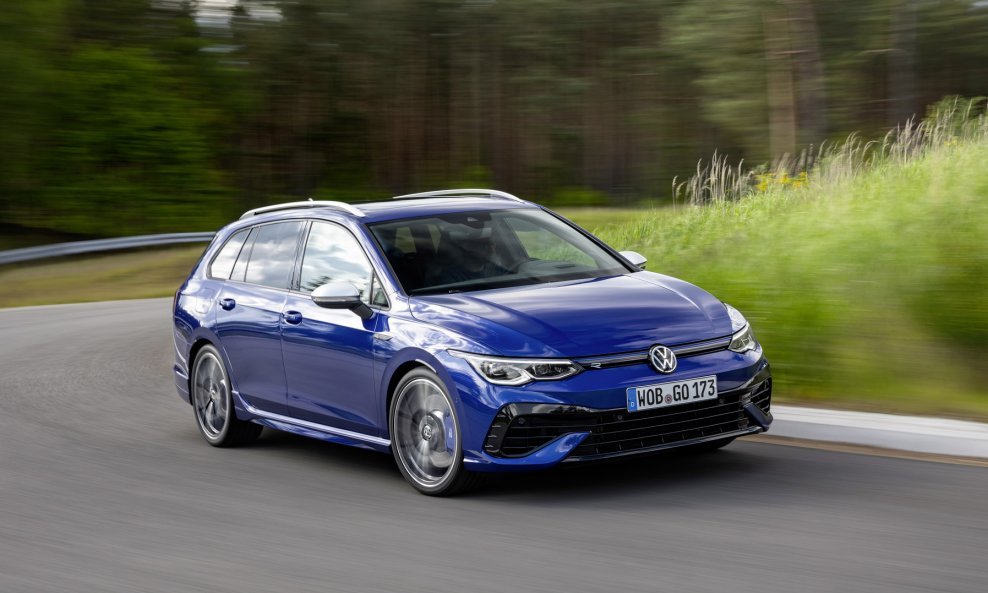 VW Golf R Variant