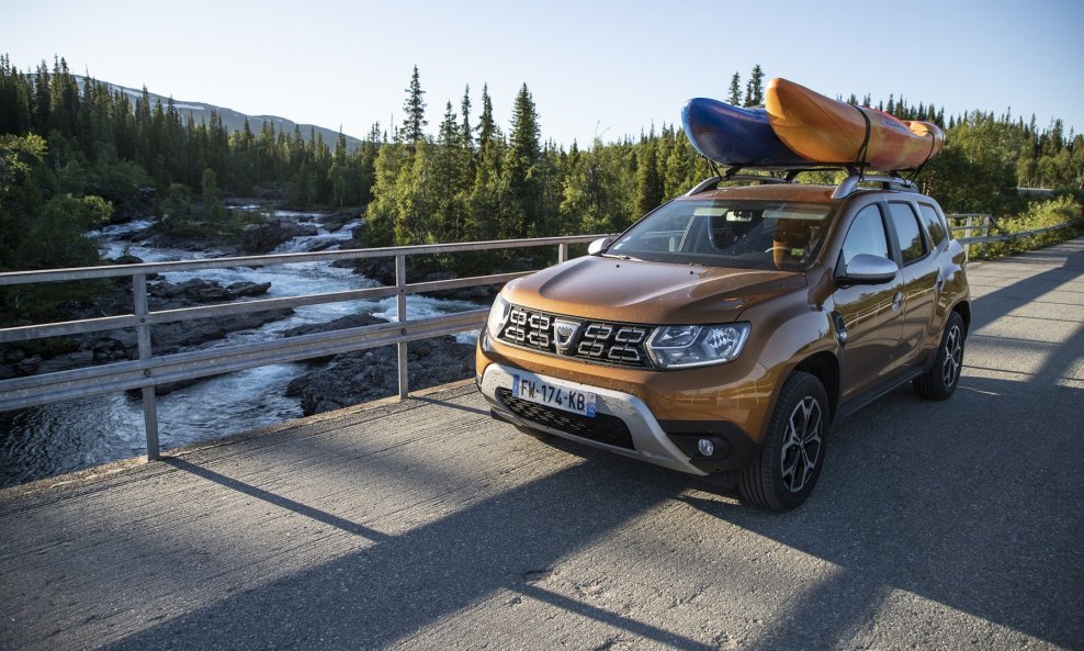 Dacia Duster važan je dio uspješne ekspedicije kajakom kroz Laponiju