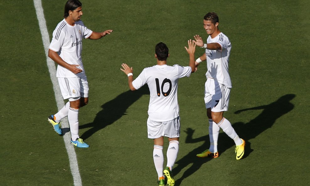 Cristiano Ronaldo (d), Sami Khedira (l) i Mesut Ozil