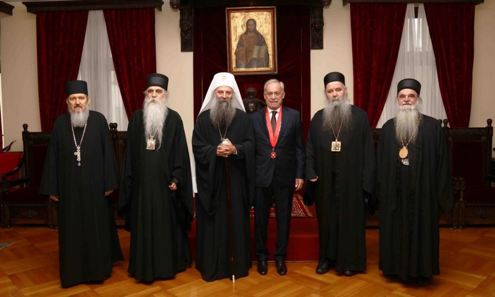 Patrijarh Porfirije i Milorad Vučelić (u sredini)