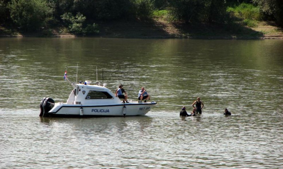 policija riječna ronioci