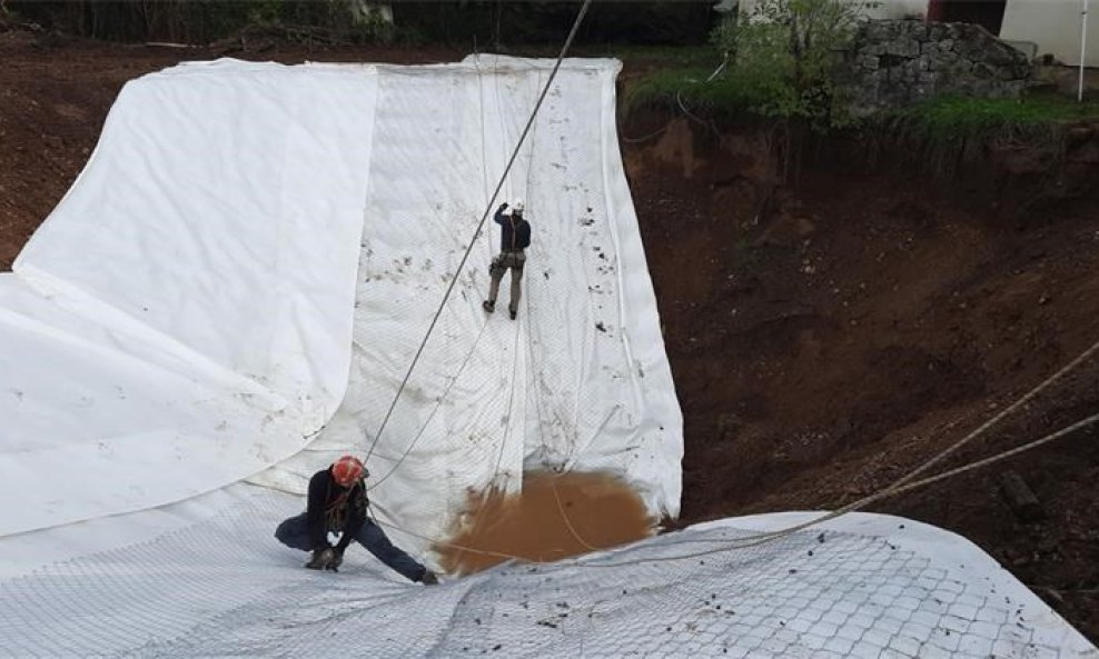 Mačenčani, sanacija urušnih vrtača